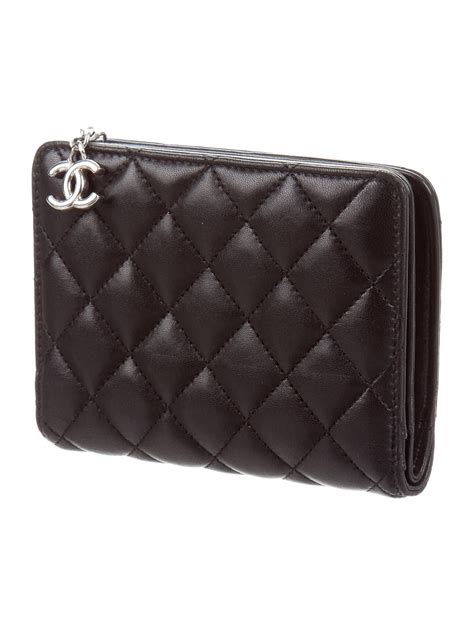 chanel quilted wallet
